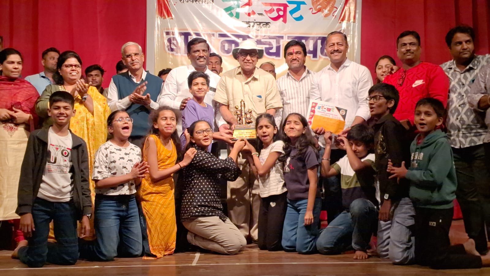 ठोंब्याने नटखट स्पर्धेमध्ये बाजी मारली 